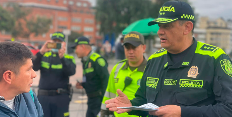 POLICÍA DE TRÁNSITO POLICÍA DE TRÁNSITO