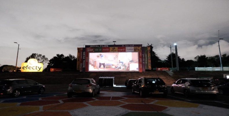 Cine Móvil en el Parque Simón Bolívar. Cine Móvil en el Parque Simón Bolívar.