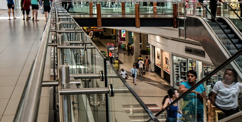 shopping-mall-509536_1920 shopping-mall-509536_1920