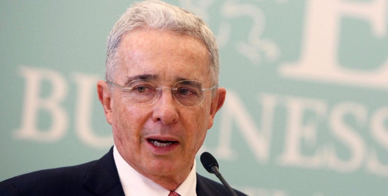 Álvaro Uribe Vélez Álvaro Uribe Vélez