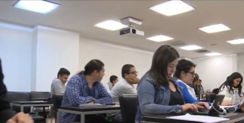 Estudiantes de escasos recursos Estudiantes de escasos recursos