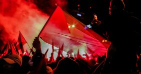 Bandera de Palestina ondeada durante una protesta