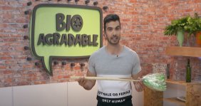 escoba con material reciclable