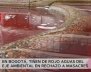Artistas tiñen de rojo aguas del Eje Ambiental en rechazo a masacres