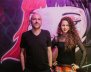 Nicolás Samper y Sofía Arrieta frente a un mural