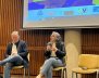 Senadora María José Pizarro sentada en un auditorio