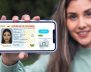 Mujer sosteniendo un celular en su mano con su cédula digital en la pantalla