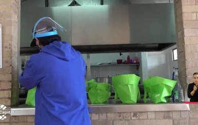 Jóvenes del IDIPRON entregan almuerzos a personas vulnerables en Bogotá