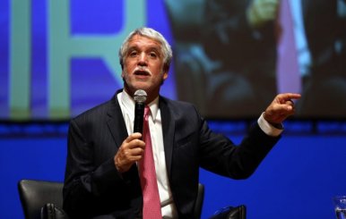 Enrique_Peñalosa_no_Fronteiras_do_Pensamento_Salvador_2013_10277424285-696x464