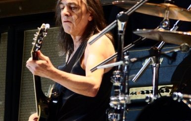 Malcolm_Young_en_2010 (1)