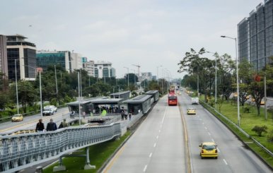 Imagen de vía principal de Bogotá desocupada en un Día sin Carro y sin Moto