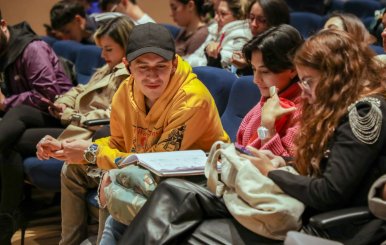 Imagen de estudiantes en el debate a la Alcaldía de Bogotá 2023