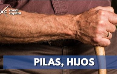 Hombre con una herramienta en la mano