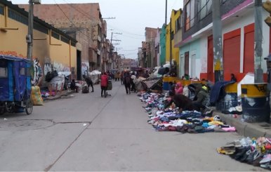 Callejón lleno de basura