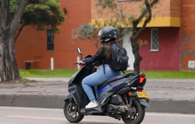 Mujer motociclistas