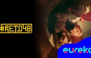 Protagonistas de #Reto48 mirando a través de un tubo