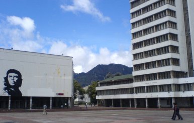Imagen de la plaza Che en la Universidad Nacional.