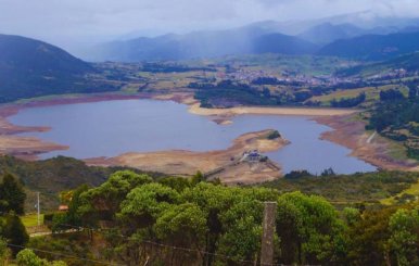 Imagen panorámica del embalse San Rafael