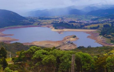 Agua de un embalse