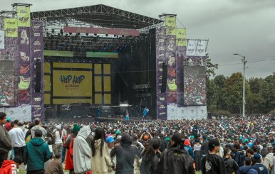 Imagen del escenario de una de las presentaciones de Hip Hop al Parque 2023