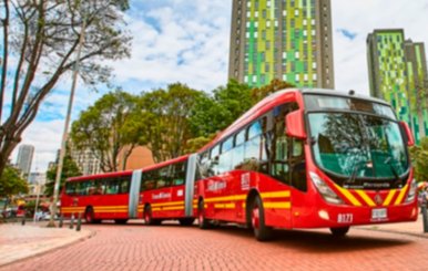 Bus de TransMilenio en la vías de Las Aguas