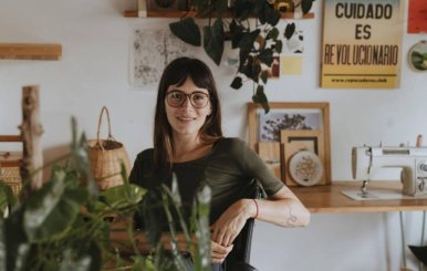 Mariana Matija, escritora colombiana, en su estudio