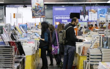 Asistentes a una de las ediciones de la Feria Internacional del Libro de Bogotá