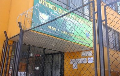 Fachada del colegio Luis Carlos Galán, en Cazucá, Soacha. 