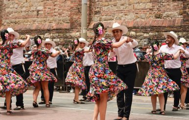 Parejas bailando joropo 
