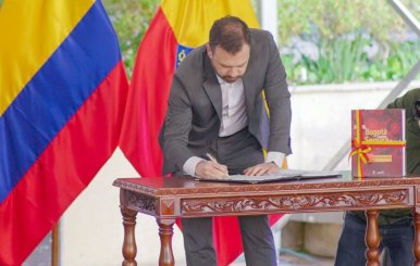Alcalde Carlos F. Galán 