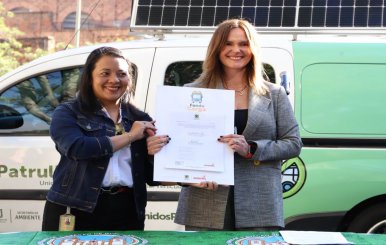 (De izquierda a derecha) Deyanira Ávila, secretaria de Movilidad y Carolina Urrutia, secretaria de Ambiente