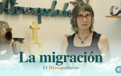 Andrea Echeverri en un salón de cerámica