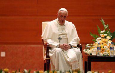 Pope Francis and Myanmars State Counsellor Aung San Suu Kyi attend a meeting with members of the civil society and diplomatic corps in Naypyitaw