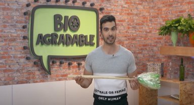 escoba con material reciclable