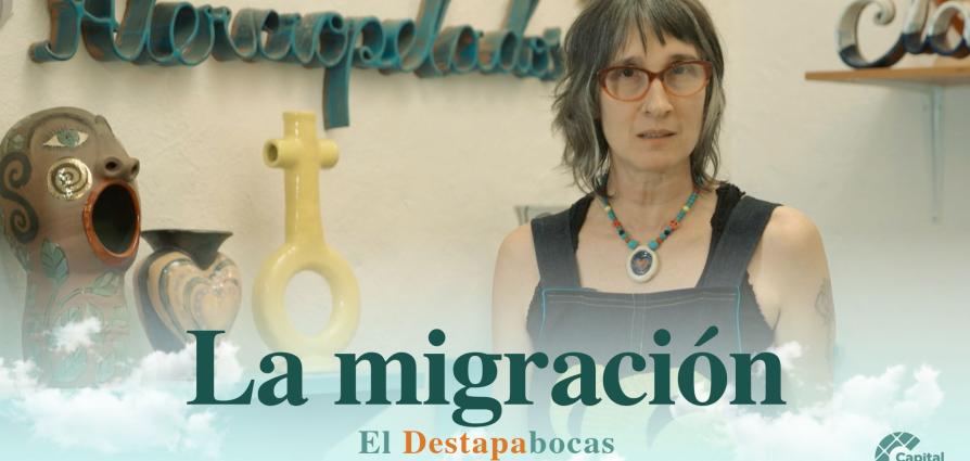 Andrea Echeverri en un salón de cerámica