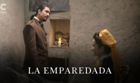 Un hombre y una mujer conversando