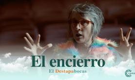 Andrea Echeverri hablando en un teatro